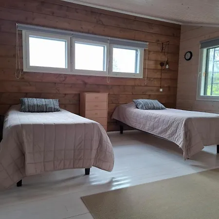 Saarimoekki Kangasniemellae Iso-paatsalo, Keskellae Puulaa, Kulkeminen Vain Veneellae Chalet Mikkeli