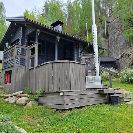 Saarimoekki Kangasniemellae Iso-paatsalo, Keskellae Puulaa, Kulkeminen Vain Veneellae