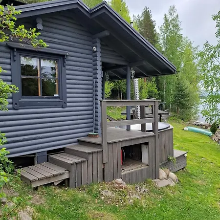 Saarimoekki Kangasniemellae Iso-paatsalo, Keskellae Puulaa, Kulkeminen Vain Veneellae Chalet Mikkeli