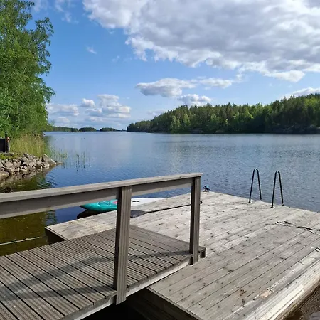 Saarimoekki Kangasniemellae Iso-paatsalo, Keskellae Puulaa, Kulkeminen Vain Veneellae Chalet