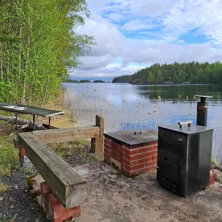 Saarimoekki Kangasniemellae Iso-paatsalo, Keskellae Puulaa, Kulkeminen Vain Veneellae Chalet