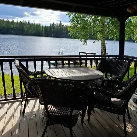 Saarimoekki Kangasniemellae Iso-paatsalo, Keskellae Puulaa, Kulkeminen Vain Veneellae Chalet *
